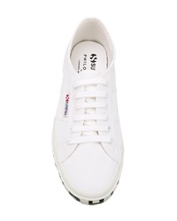 weiße niedrige Sneakers von Superga