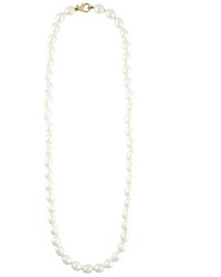 weiße Perlenkette von Chanel