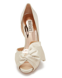 weiße Satin Pumps von Badgley Mischka