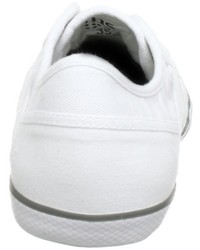 weiße Schuhe von TBS