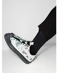 weiße Segeltuch niedrige Sneakers mit Sternenmuster von Converse
