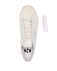 weiße Segeltuch niedrige Sneakers von Superga