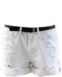 weiße Shorts mit Destroyed-Effekten