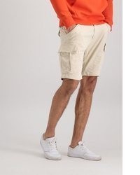 weiße Shorts von Alpha Industries