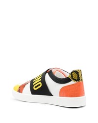 weiße Slip-On Sneakers aus Leder mit Schlangenmuster von Moschino