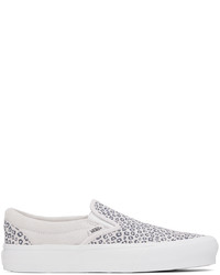 weiße Slip-On Sneakers aus Segeltuch mit Leopardenmuster