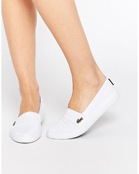 weiße Slip-On Sneakers aus Segeltuch von Lacoste