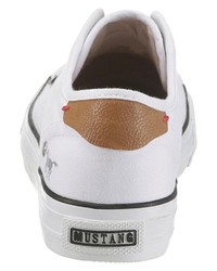 weiße Slip-On Sneakers aus Segeltuch von Mustang Shoes