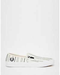 weiße Slip-On Sneakers aus Segeltuch von Fred Perry