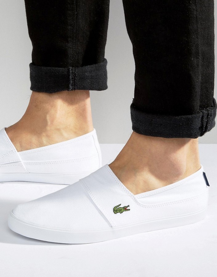weiße Slip-On Sneakers von Lacoste, €60 | Asos | Lookastic