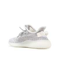 weiße Sportschuhe von Yeezy