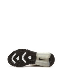 weiße Sportschuhe von Nike