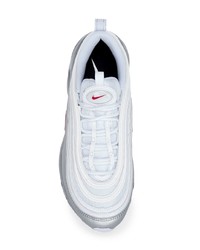 weiße Sportschuhe von Nike