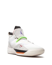 weiße Sportschuhe von Jordan