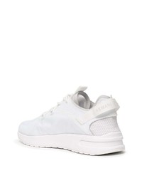 weiße Sportschuhe von Armani Exchange