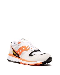 weiße Sportschuhe von Saucony