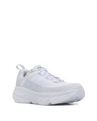 weiße Sportschuhe von Hoka One One