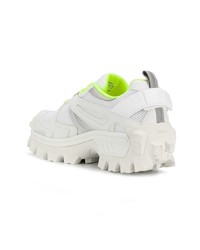 weiße Sportschuhe von Juun.J