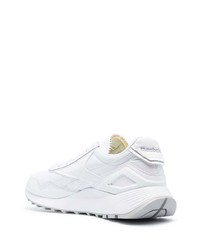 weiße Sportschuhe von Reebok