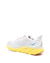 weiße Sportschuhe von Hoka One One