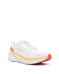 weiße Sportschuhe von Hoka One One