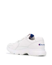 weiße Sportschuhe von Champion