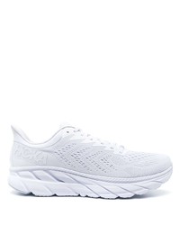 weiße Sportschuhe von Hoka One One