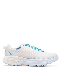 weiße Sportschuhe von Hoka One One