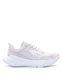 weiße Sportschuhe von Hoka One One