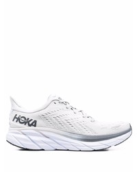 weiße Sportschuhe von Hoka One One