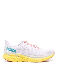 weiße Sportschuhe von Hoka One One