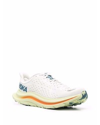 weiße Sportschuhe von Hoka One One