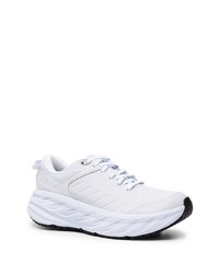 weiße Sportschuhe von Hoka One One