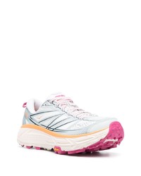 weiße Sportschuhe von Hoka One One