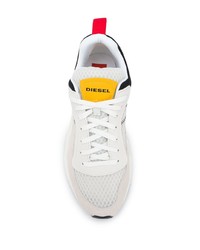 weiße Sportschuhe von Diesel