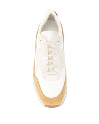 weiße Sportschuhe von Common Projects