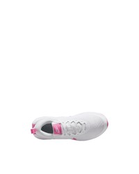 weiße Sportschuhe von Nike