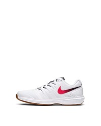 weiße Sportschuhe von Nike
