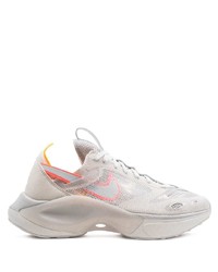 weiße Sportschuhe von Nike