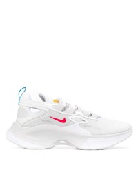 weiße Sportschuhe von Nike