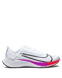 weiße Sportschuhe von Nike