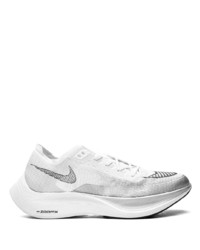 weiße Sportschuhe von Nike