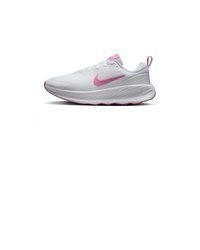 weiße Sportschuhe von Nike