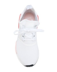 weiße Sportschuhe von adidas