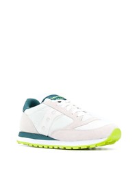 weiße Sportschuhe von Saucony