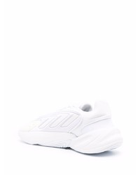 weiße Sportschuhe von adidas