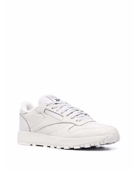 weiße Sportschuhe von Maison Margiela x Reebok