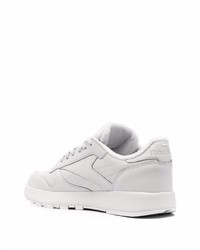 weiße Sportschuhe von Maison Margiela x Reebok