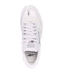 weiße Sportschuhe von Maison Margiela x Reebok