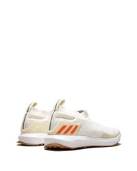 weiße Sportschuhe von adidas